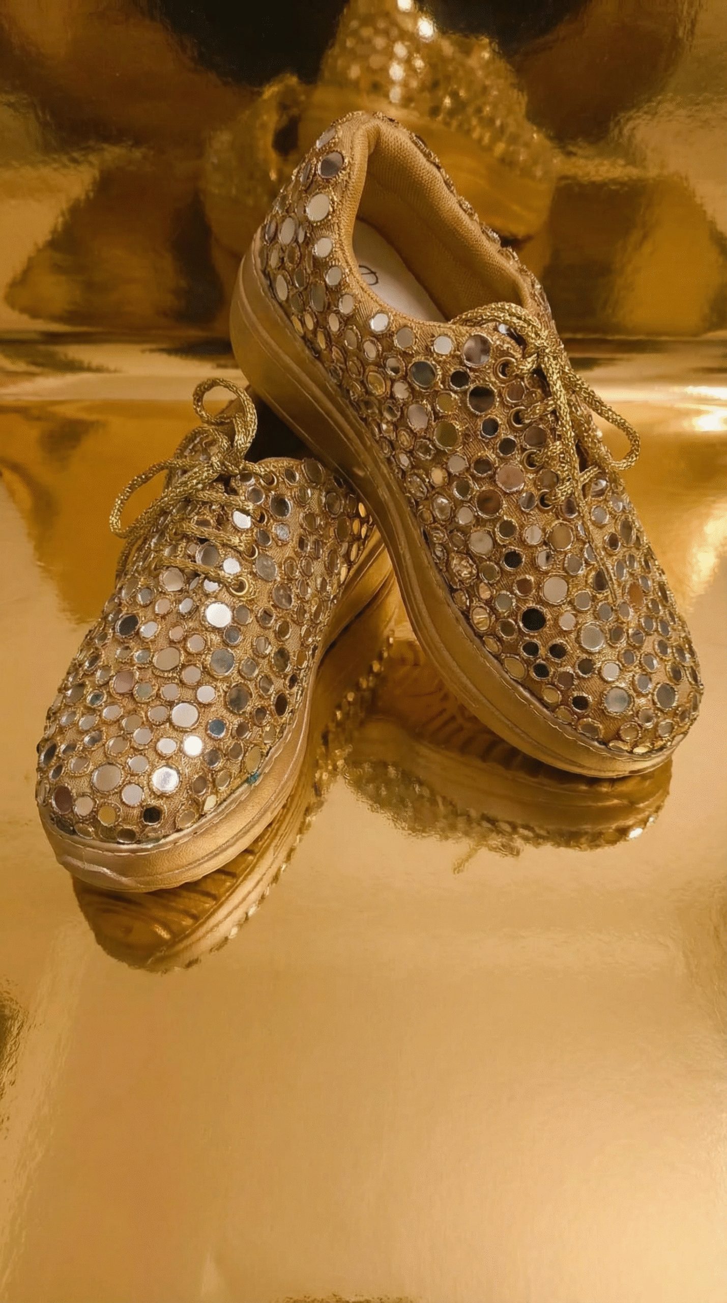 Firefly_Gemini Flash_Create an image for the website use mirror gold backgrond 74576