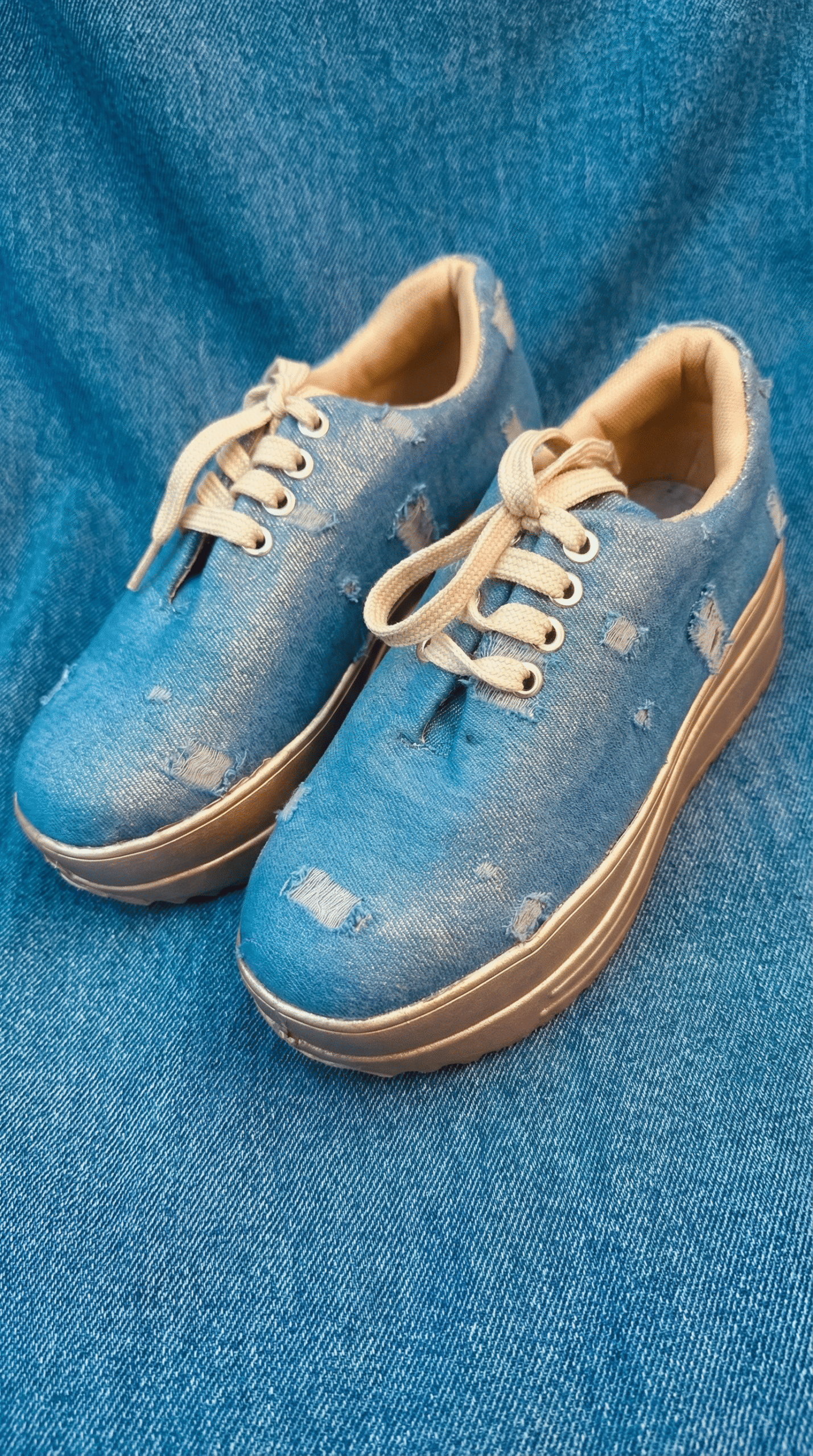 Firefly_Gemini Flash_Create an image for my website of the sneakers in the reference image with denim back 735792