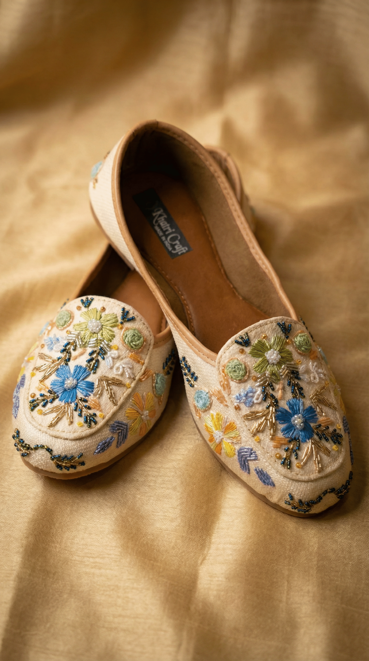 Firefly_GeminiFlash_Create an image for my website for the lofars in the reference image 562285